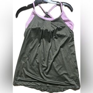 Old Navy Active workout top with built in bra - EUC